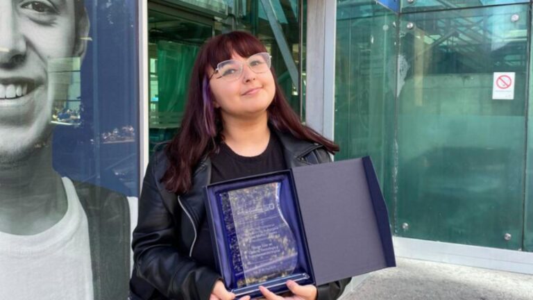 Innovación y Superación: Melissa Muñoz Flández Presenta AutisApp a Nuestros Estudiantes